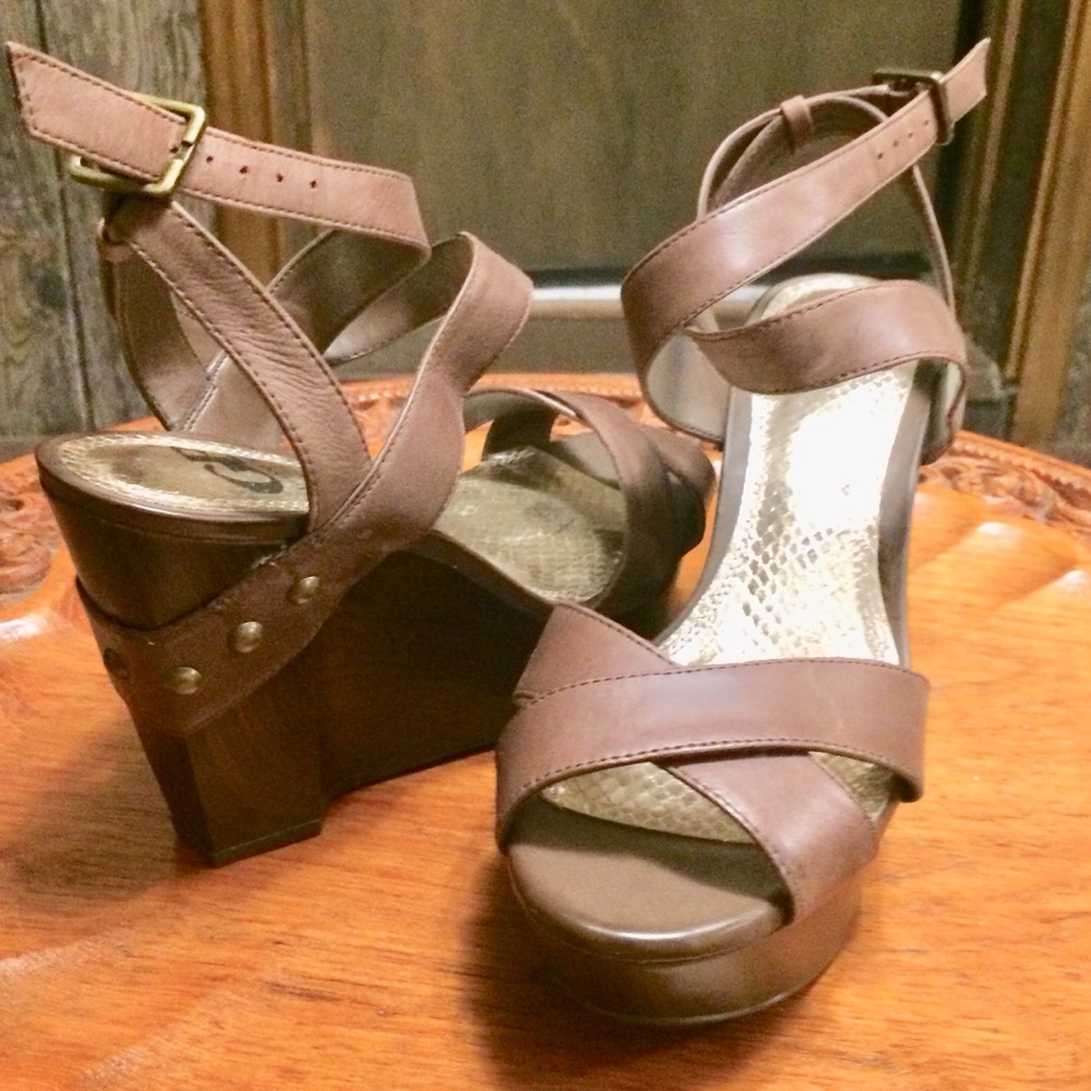 Shoes - Picture 2 of 3